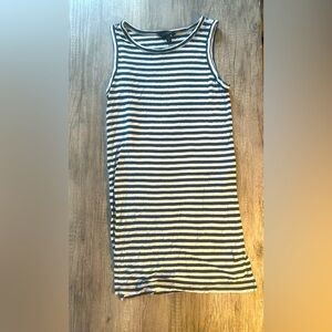 Banana Republic Black and White Striped Sleeveless Long Side Slit Top Size Small